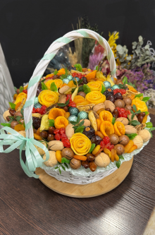 Корзина из орехов и сухофруктов «Оптималь»